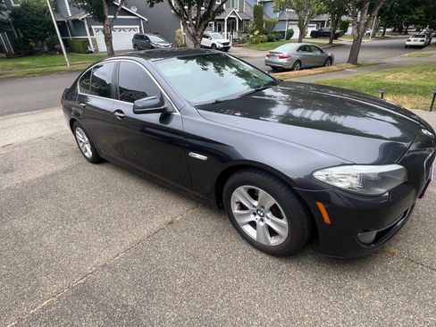 Used 2011 BMW 528i Sedan image 1