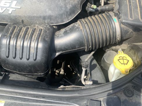 Used 2013 Jeep Grand Cherokee Laredo w/ Laredo E Group image 8