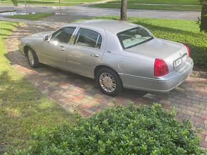 Used 2011 Lincoln Town Car Signature Limited