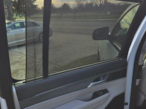 Used 2023 Jeep Wagoneer L Series III w/ Premium Group I image 20