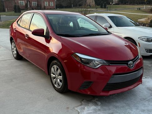 Used 2015 Toyota Corolla LE image 1