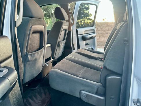Used 2007 Chevrolet Silverado 2500 LT w/ 1LT Convenience Package AWD/4WD image 6