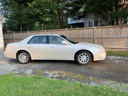 Used 2008 Cadillac DTS FWD image 5