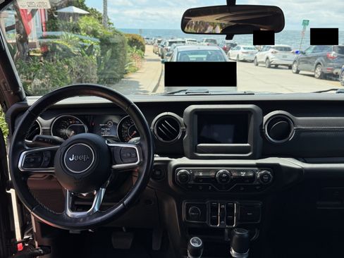 Used 2020 Jeep Wrangler Unlimited Sahara AWD/4WD image 11