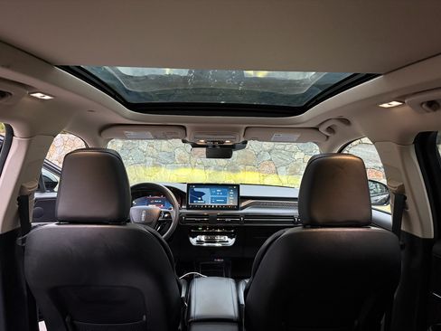 Used 2023 Lincoln Corsair Reserve w/ Equipment Group 201A image 12