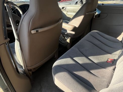 Used 2002 Dodge Caravan SE image 4