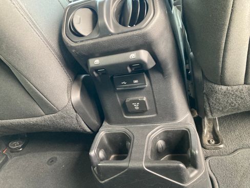 Used 2019 Jeep Wrangler Unlimited Sahara w/ Uconnect 4C Nav & Sound Group image 17