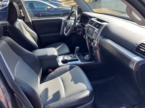 Used 2018 Toyota 4Runner SR5 Premium image 13