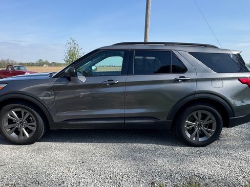 Used 2021 Ford Explorer XLT w/ Equipment Group 202A RWD image 1