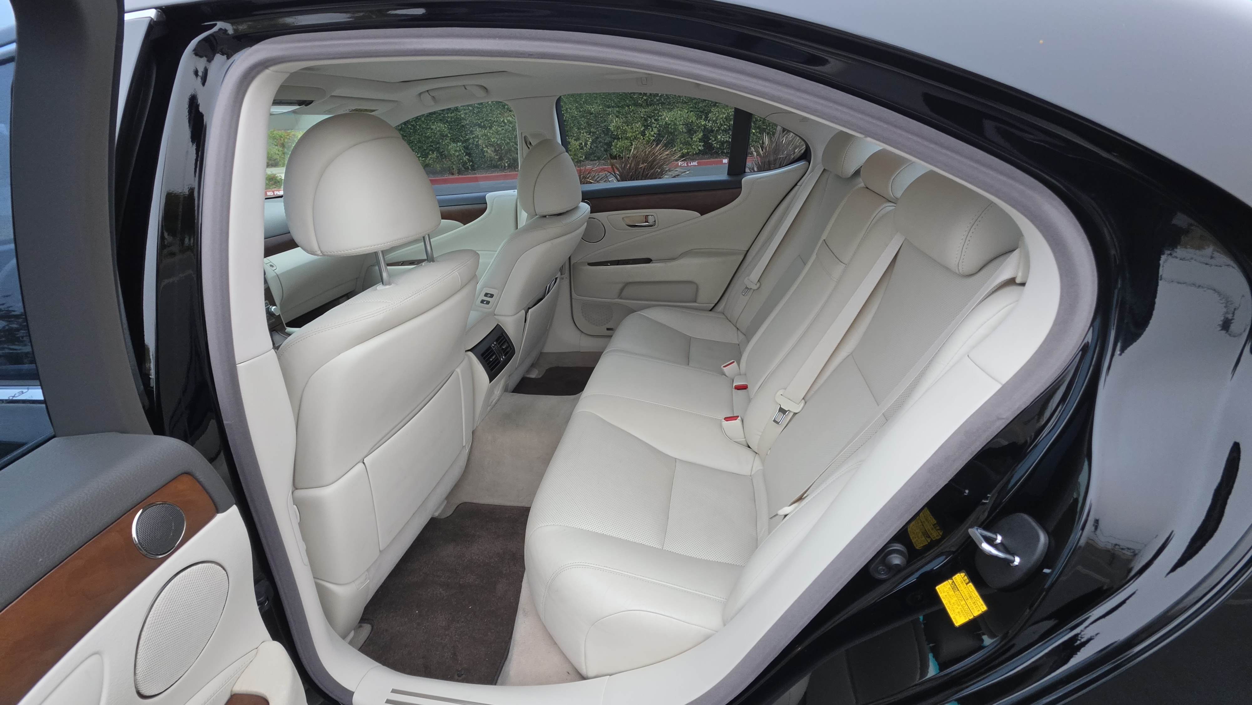 Used 2011 Lexus LS 460 w/ Luxury Value Edition RWD image 26
