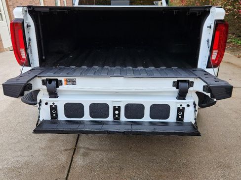 Used 2022 GMC Sierra 3500 SLT w/ SLT Premium Package image 10