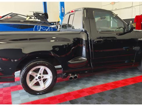 Used 1999 Ford F150 Lightning RWD image 5