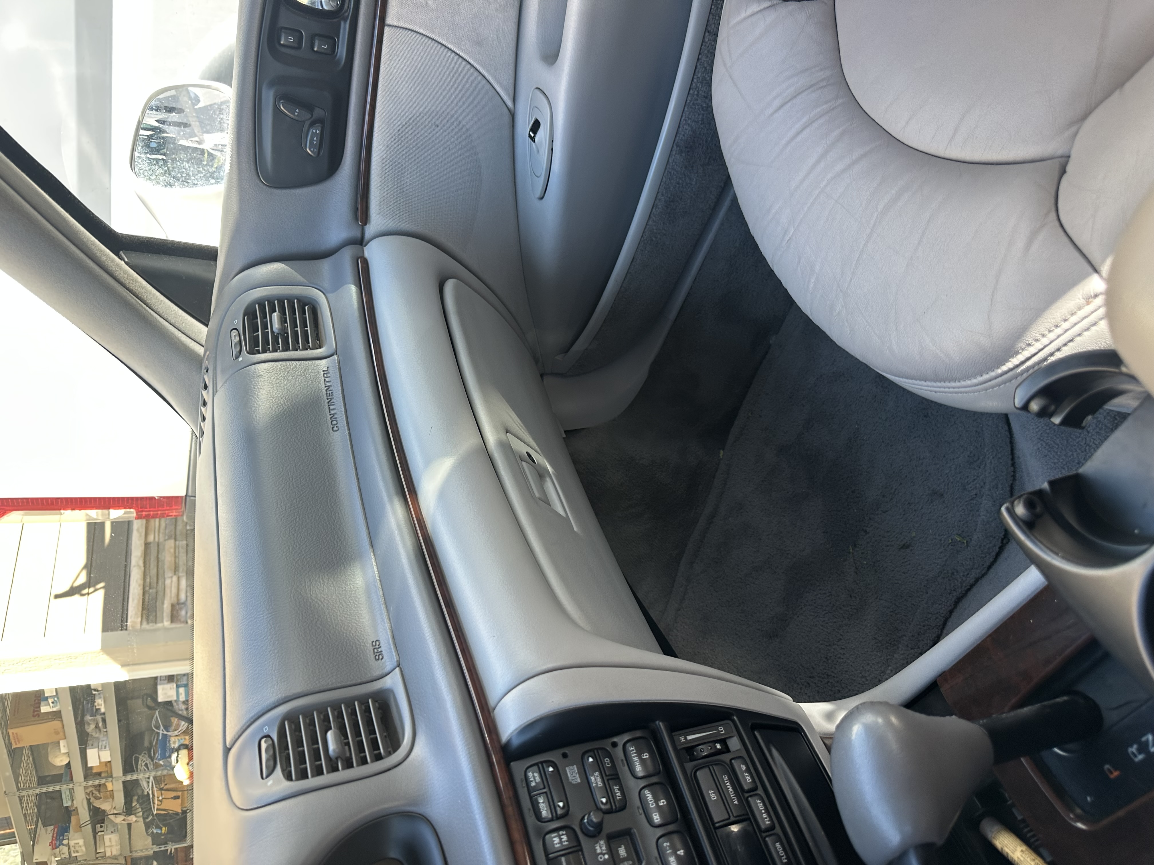 Used 1997 Lincoln Continental FWD image 8
