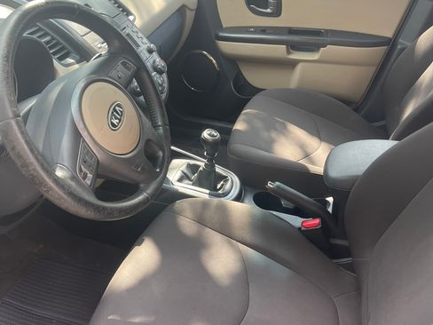 Used 2010 Kia Soul ! FWD image 10