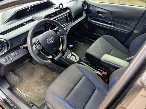 Used 2018 Toyota Prius C Three image 6