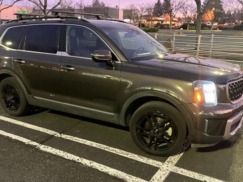 Used 2023 Kia Telluride EX X-Line image 9