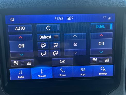 Used 2015 Ford F250 Lariat w/ Lariat Chrome Package image 10