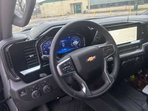 Used 2026 Chevrolet Silverado 1500 LT image 9