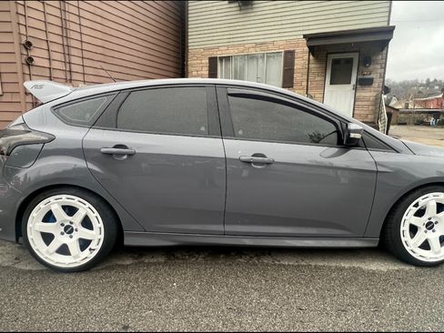 Used 2017 Ford Focus RS AWD/4WD image 6