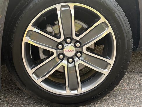 Used 2019 GMC Acadia Denali w/ Technology Package AWD/4WD image 5