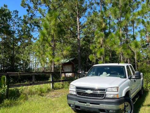 Used 2006 Chevrolet Silverado 2500 LT w/ Heavy-Duty Power Package image 1