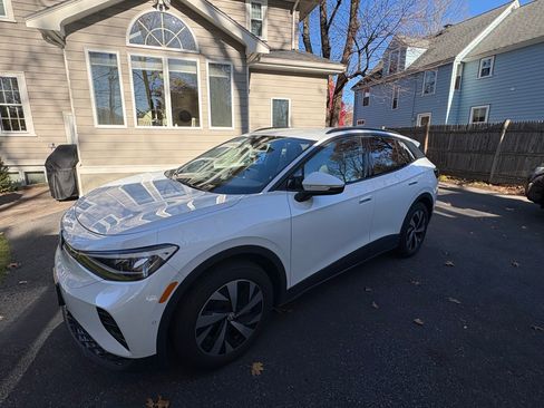 Used 2023 Volkswagen ID.4 2WD image 2