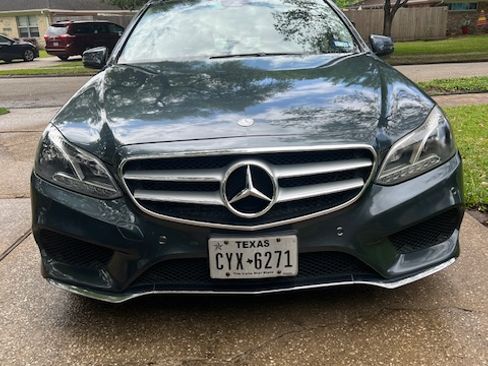 Used 2014 Mercedes-Benz E 550 4MATIC Sedan image 1