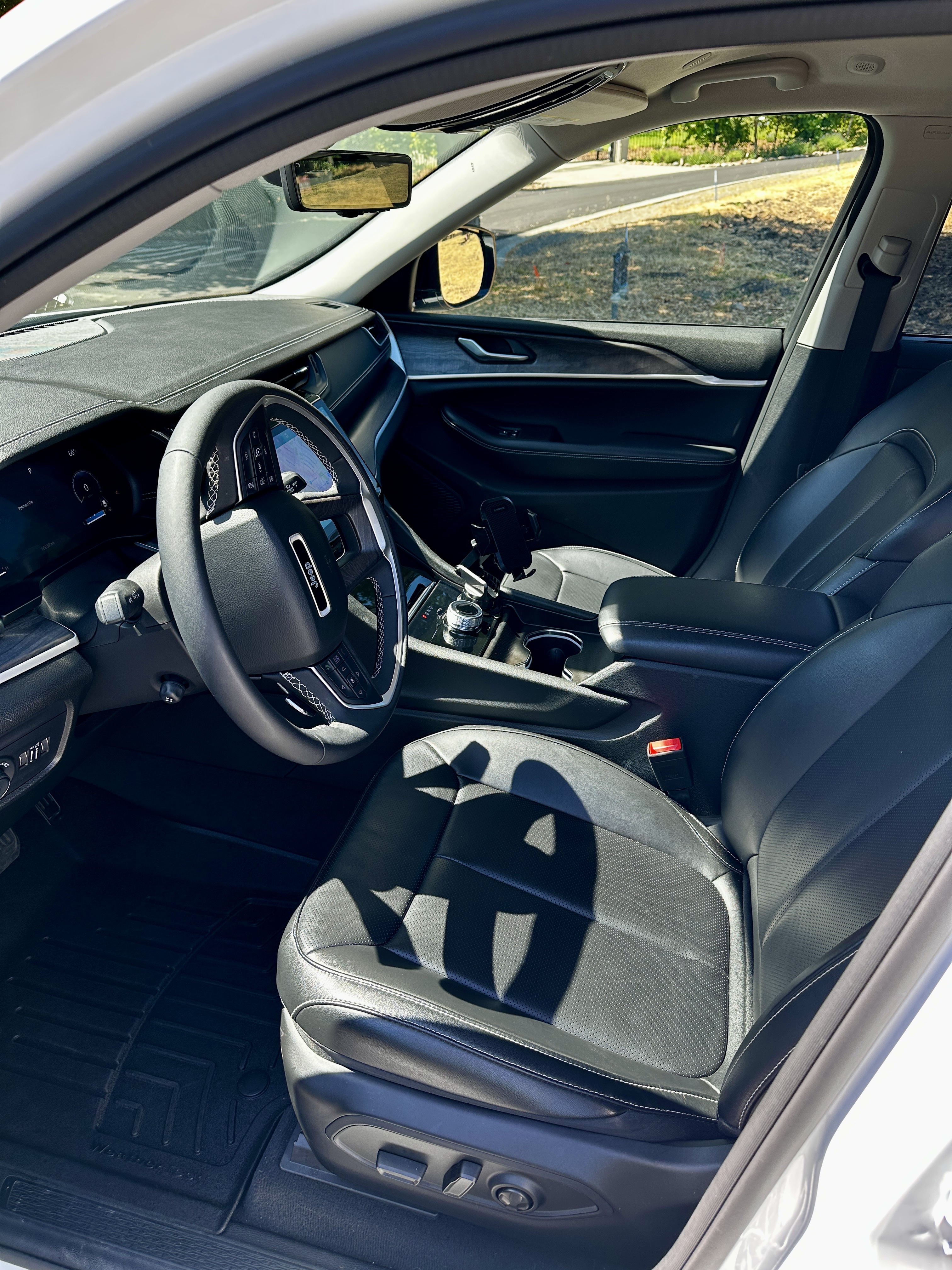 Used 2024 Jeep Grand Cherokee Limited w/ Luxury Tech Group II RWD image 13
