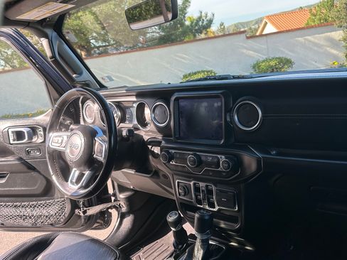 Used 2019 Jeep Wrangler Unlimited Sahara image 30