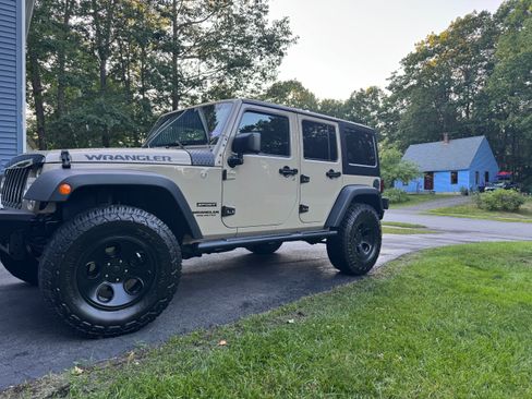 Used 2017 Jeep Wrangler Unlimited Sport w/ Connectivity Group image 15