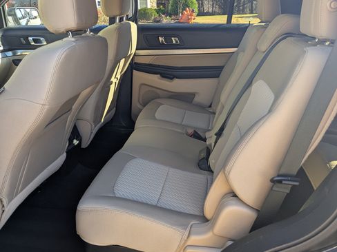 Used 2016 Ford Explorer FWD image 12