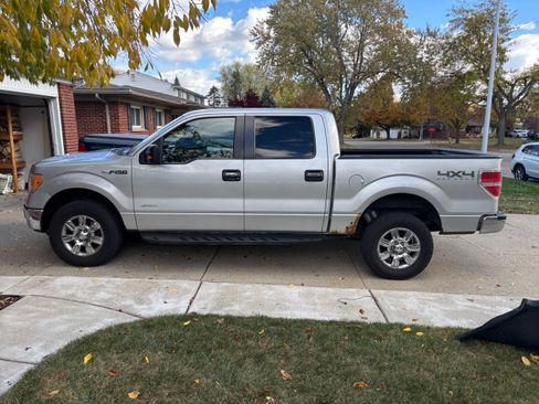 Used 2011 Ford F150 XLT w/ XLT Chrome Pkg image 6