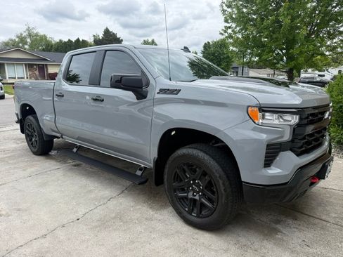 Used 2024 Chevrolet Silverado 1500 LT Trail Boss w/ Convenience Package II AWD/4WD image 2