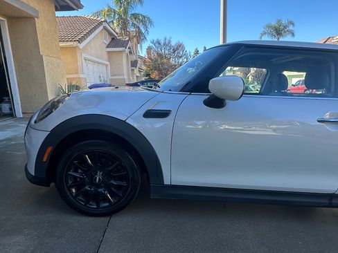 Used 2022 MINI Cooper 2-Door Hardtop image 4