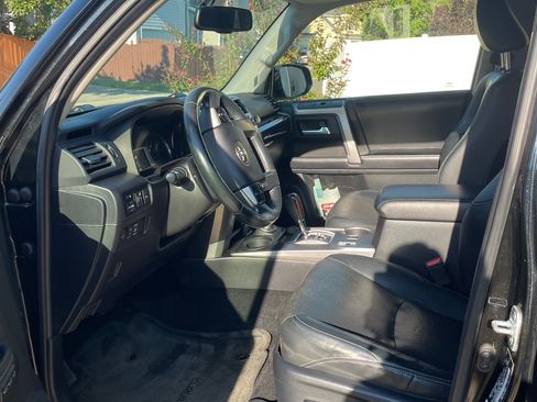 Used 2016 Toyota 4Runner Limited w/ Preferred Accessory Package AWD/4WD image 9
