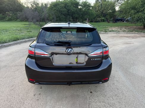 Used 2013 Lexus CT 200h w/ Premium Pkg w/Navigation FWD image 9