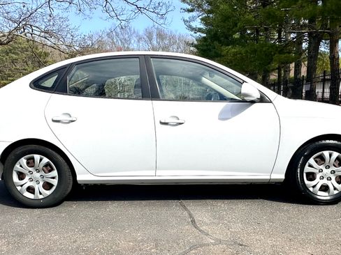 Used 2010 Hyundai Elantra GLS image 6