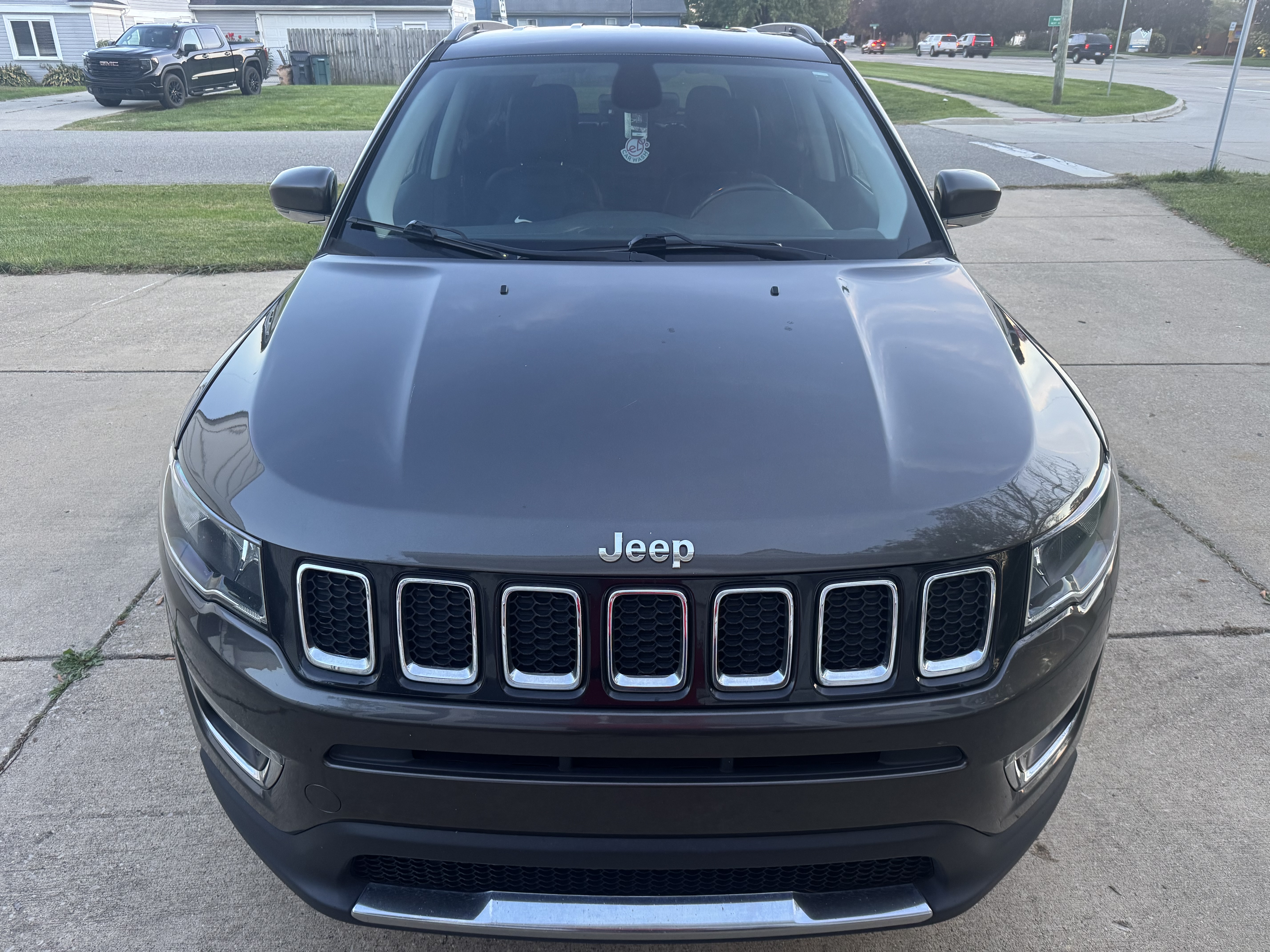 Used 2018 Jeep Compass Limited AWD/4WD image 2