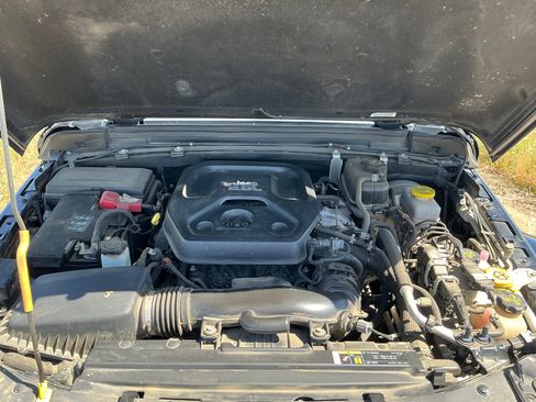 Used 2020 Jeep Wrangler Unlimited Sahara AWD/4WD image 21
