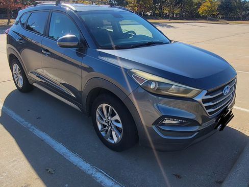 Used 2017 Hyundai Tucson SE image 2