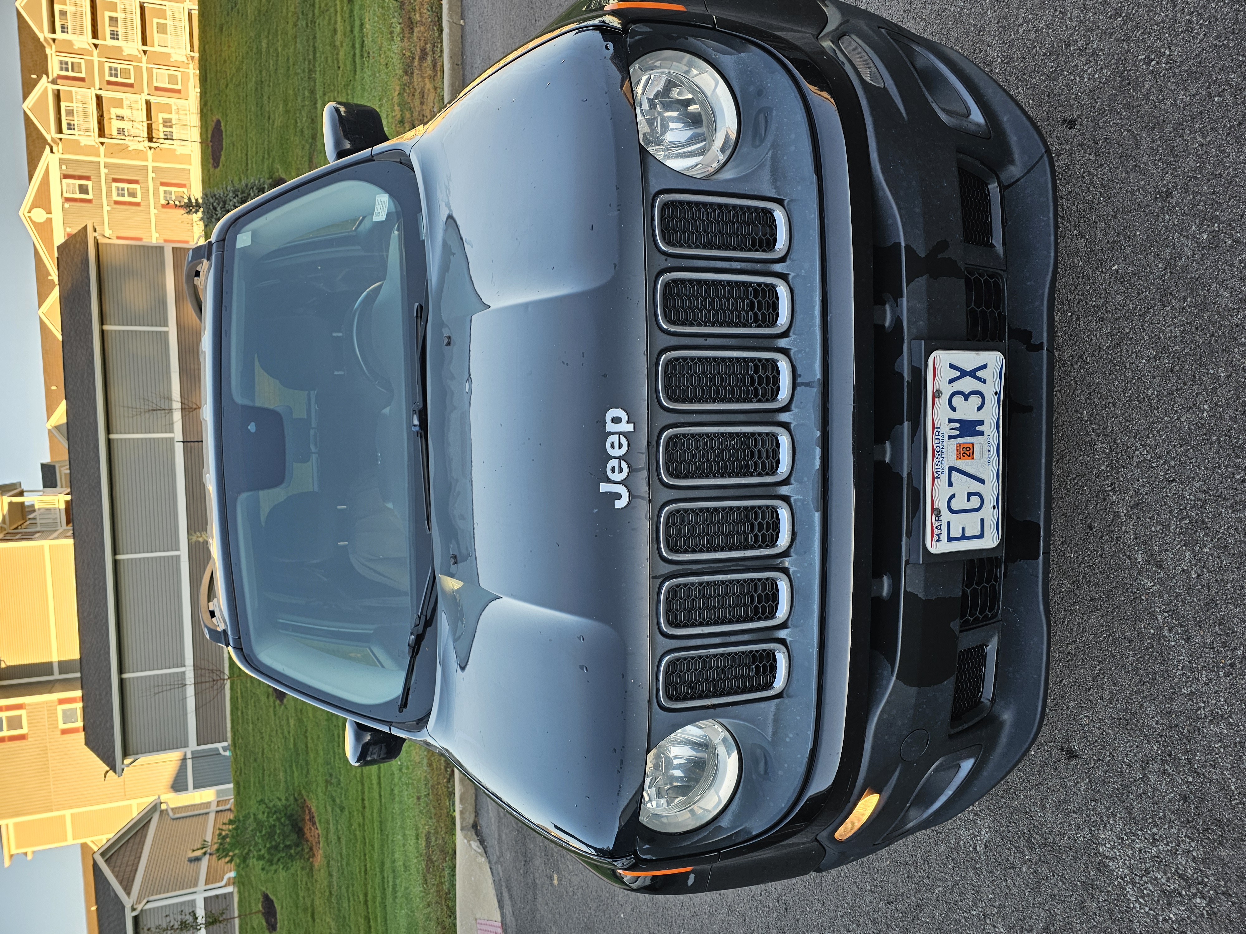 Used 2016 Jeep Renegade Latitude FWD image 1