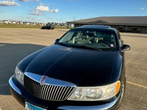 Used 2001 Lincoln Continental image 20