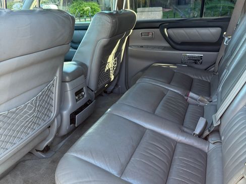 Used 2007 Toyota Land Cruiser image 15