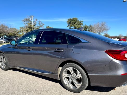 Used 2019 Honda Accord EX image 8