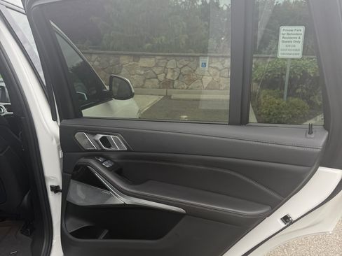 Used 2019 BMW X7 xDrive50i w/ M Sport Package image 12