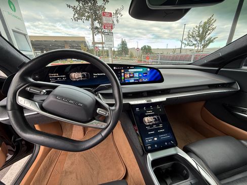 Used 2023 Lucid Air Touring image 5