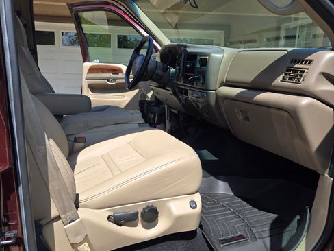 Used 2000 Ford Excursion Limited image 2