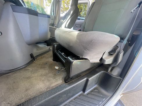 Used 2014 Ford E-350 and Econoline 350 XLT RWD image 15