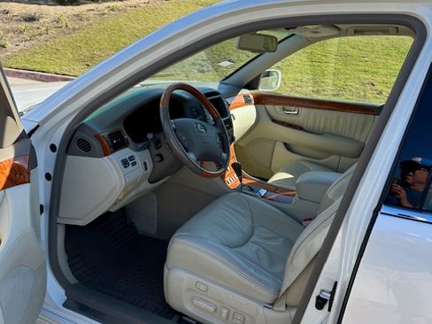 Used 2004 Lexus LS 430 image 9