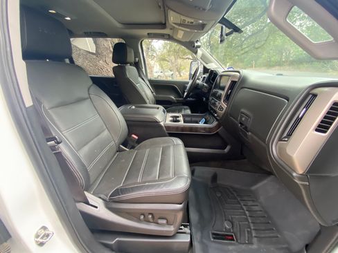 Used 2015 GMC Sierra 2500 Denali w/ Suspension Package, Off-Road image 15